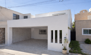 Casa en venta en zona norte de cuatro recamaras y cuatro baños y medio