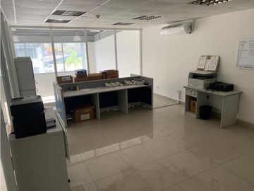 LOCAL COMERCIAL / PLAZA MILLA 8 / CON MEZZANINE / 126m2 / VACIO