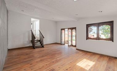 Amplia Casa en Medios Niveles con 260 m² Construidos y Recámara Principal con Terraza