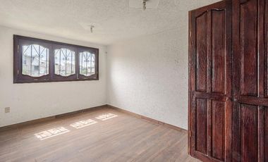 Amplia Casa en Medios Niveles con 260 m² Construidos y Recámara Principal con Terraza