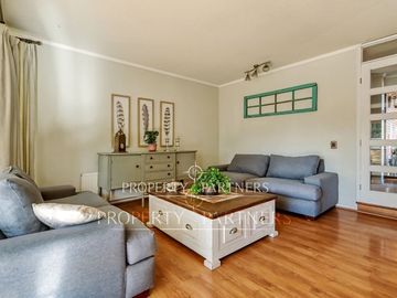 Amplia Casa en venta dentro de Condominio, Peñalolén