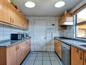 Amplia Casa en venta dentro de Condominio, Peñalolén