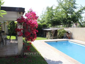 Amplia Casa en venta dentro de Condominio, Peñalolén