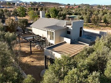 Venta de Casa en Privada con Seguridad, viñedos y Olivos en Valle de Guadalupe