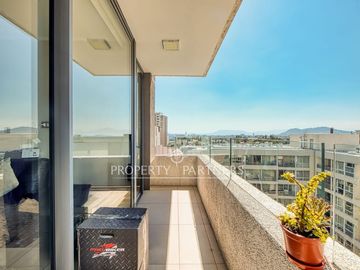 Moderno departamento de 2 dormitorios estilo mariposa en Plaza Egaña