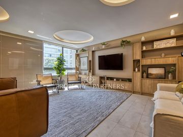 Moderno departamento de 2 dormitorios estilo mariposa en Plaza Egaña