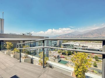 Moderno departamento de 2 dormitorios estilo mariposa en Plaza Egaña