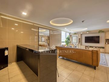 Moderno departamento de 2 dormitorios estilo mariposa en Plaza Egaña