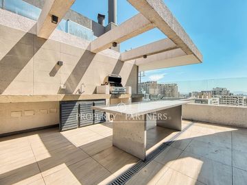 Moderno departamento de 2 dormitorios estilo mariposa en Plaza Egaña