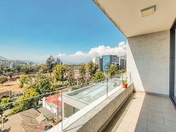 Moderno departamento de 2 dormitorios estilo mariposa en Plaza Egaña