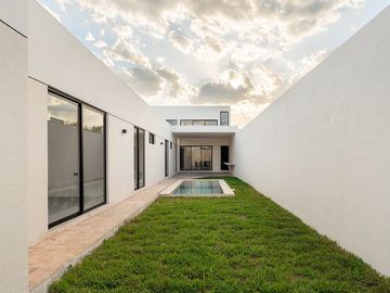 CASA EN VENTA DE UNA PLANTA EN DZITYÁ, CON ALBERCA Y 3 HABITACIONES