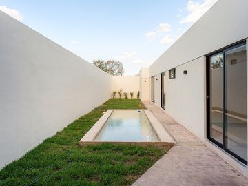 CASA EN VENTA DE UNA PLANTA EN DZITYÁ, CON ALBERCA Y 3 HABITACIONES