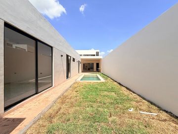 CASA EN VENTA DE UNA PLANTA EN DZITYÁ, CON ALBERCA Y 3 HABITACIONES