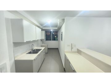 SE VENDE APARTAMENTO EN BELLA VISTA CON HERMOSA VISTA