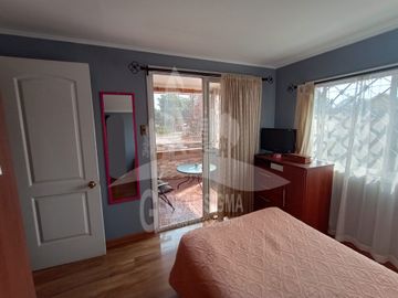 Se vende casa 2 pisos regularizada. Metro Laguna Sur