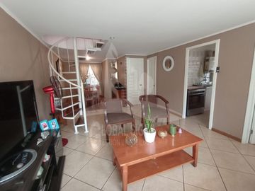 Se vende casa 2 pisos regularizada. Metro Laguna Sur