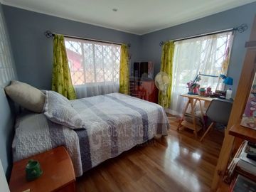 Se vende casa 2 pisos regularizada. Metro Laguna Sur