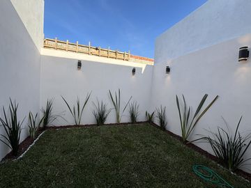 PUNTO LOMAS, Casa en VENTA de una planta, con jardin y 2 recamaras