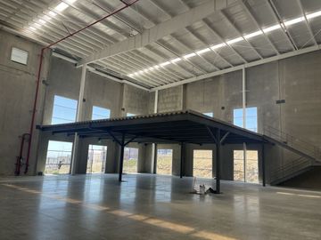 En renta! Nave Industrial! a estrenar