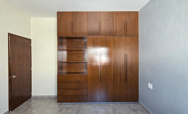 CASA EN VENTA, 2 PLANTAS, 3 RECÁMARAS, 2.5 BAÑOS, COCHERA PARA 2 AUTOS