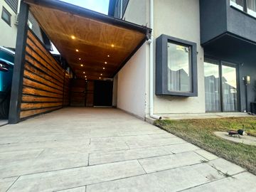 VENTA CASA 3P  EN  CONDOMINIO LOS NARANJOS 152 MTS2