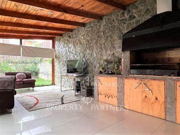 Torreones casa con gran quincho