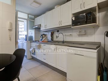 ¡Tu nuevo hogar en Las Condes te espera!   Vive en un sector residencial, cercano Metro Manquehue.