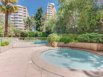 ¡Tu nuevo hogar en Las Condes te espera!   Vive en un sector residencial, cercano Metro Manquehue.