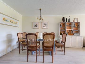 ¡Tu nuevo hogar en Las Condes te espera!   Vive en un sector residencial, cercano Metro Manquehue.