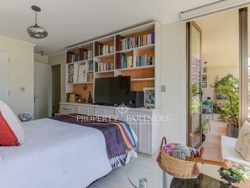 ¡Tu nuevo hogar en Las Condes te espera!   Vive en un sector residencial, cercano Metro Manquehue.