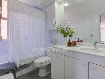 ¡Tu nuevo hogar en Las Condes te espera!   Vive en un sector residencial, cercano Metro Manquehue.