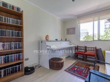¡Tu nuevo hogar en Las Condes te espera!   Vive en un sector residencial, cercano Metro Manquehue.
