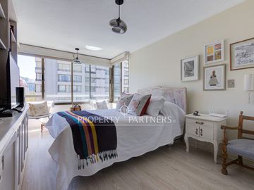 ¡Tu nuevo hogar en Las Condes te espera!   Vive en un sector residencial, cercano Metro Manquehue.