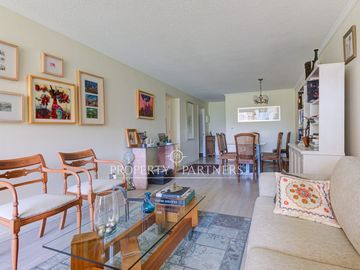 ¡Tu nuevo hogar en Las Condes te espera!   Vive en un sector residencial, cercano Metro Manquehue.