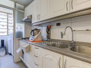 ¡Tu nuevo hogar en Las Condes te espera!   Vive en un sector residencial, cercano Metro Manquehue.
