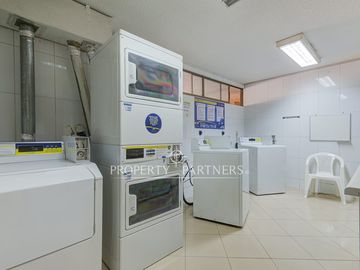 ¡Tu nuevo hogar en Las Condes te espera!   Vive en un sector residencial, cercano Metro Manquehue.