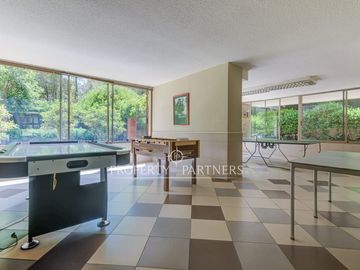 ¡Tu nuevo hogar en Las Condes te espera!   Vive en un sector residencial, cercano Metro Manquehue.