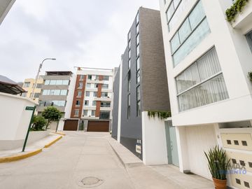 Hermoso Departamento Flat En Venta En Urb Alpamayo, límite con La Molina
