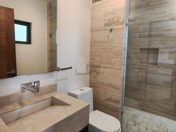Departamento En Venta / Renta de 3 Recámaras en Colonia Jardín, San Luis Potosí