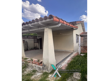 CASA EN VENTA – LUZ, ESPACIO Y EXCELENTE UBICACIÓN