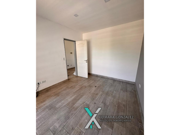 SE VENDE DUPLEX EN BARRIO SARMIENTO