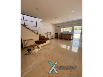 SE VENDE DUPLEX EN BARRIO SARMIENTO