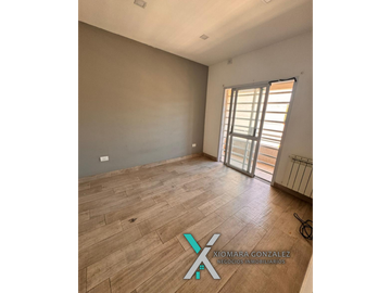 SE VENDE DUPLEX EN BARRIO SARMIENTO