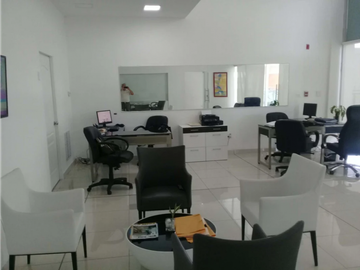 LOCAL / AVE JOSE AGUSTIN ARANGO / 109M2 / PLANTA ALTA / CRYSTAL PLAZA
