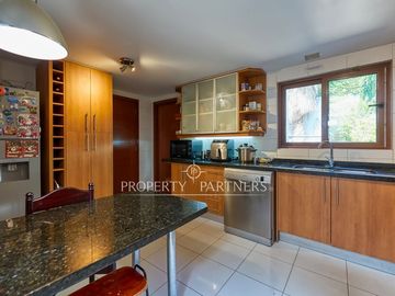 Linda casa en condominio en barrio seguro, San Carlos de Apoquindo
