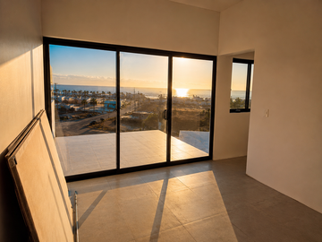 Casa nueva, A UNOS METROS DE LA PLAYA