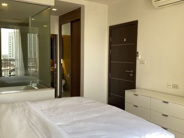 Elegant 1-Bedroom City & Mountain View Condo | -11.63% Below Market Price, Contact Us Now!