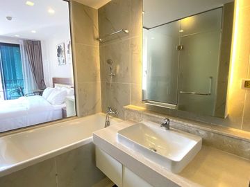Elegant 1-Bedroom City & Mountain View Condo | -11.63% Below Market Price, Contact Us Now!