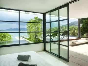 Luxurious Sea View Villa in Prime Location
