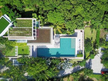 Luxurious Sea View Villa in Prime Location